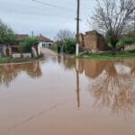 Опасно време в почти цяла България: НИМХ издаде червен, оранжев и жълт код за обилни валежи, порои и силен вятър. Ето къде е най-рисково и какво време ни очаква през уикенда.