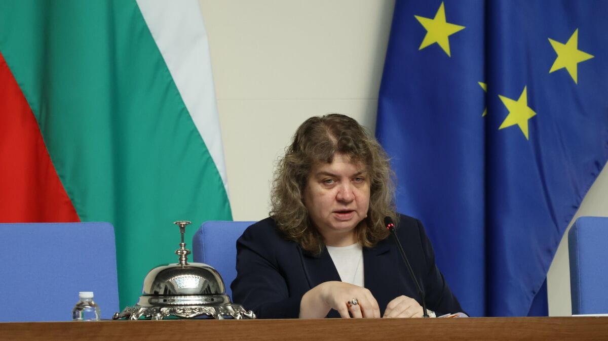 Наталия Киселова дава интервю относно решението си за референдума за еврото
