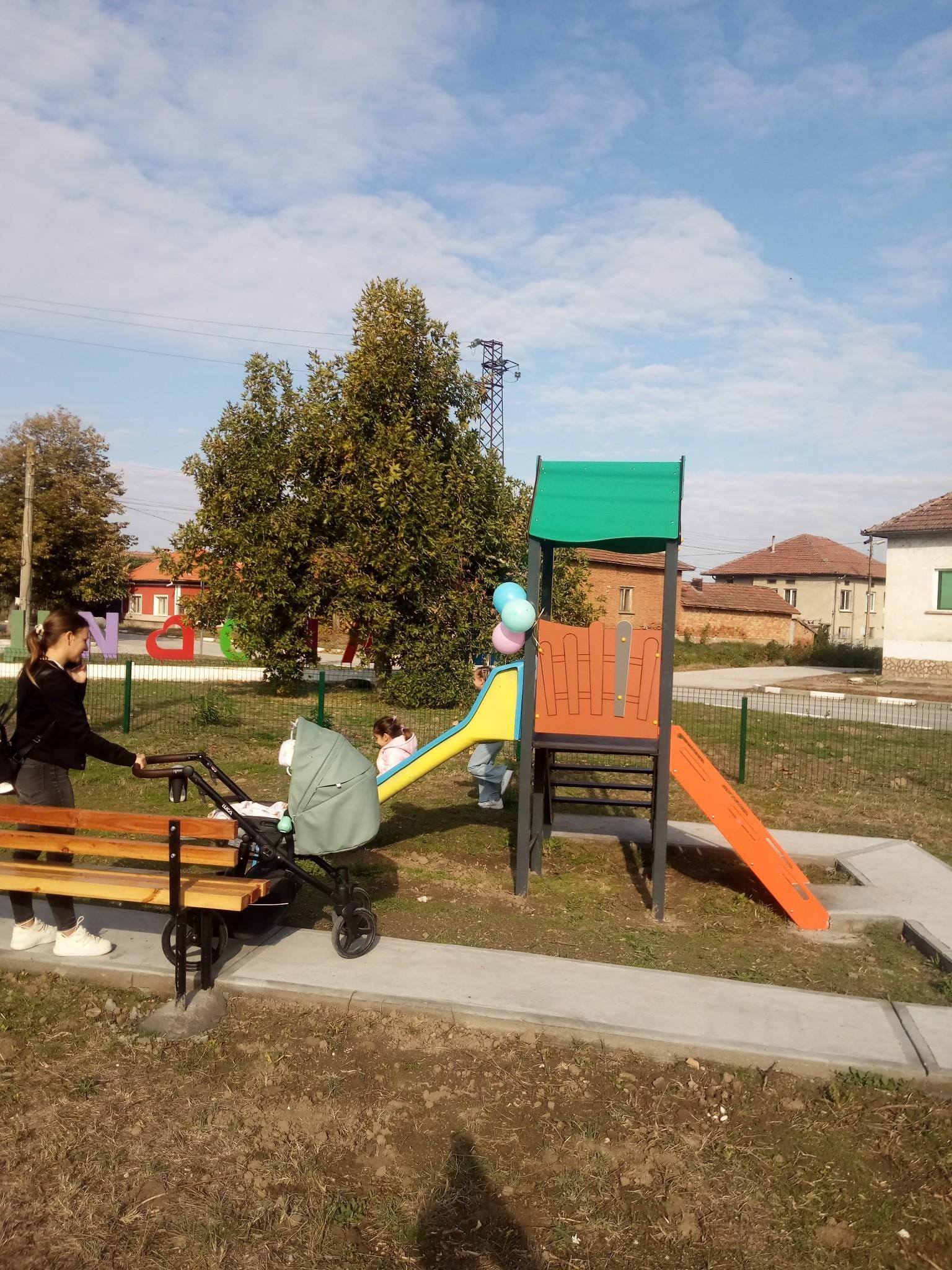 Кметът на Гулянци откри нова детска площадка и кът за отдих в село Милковица