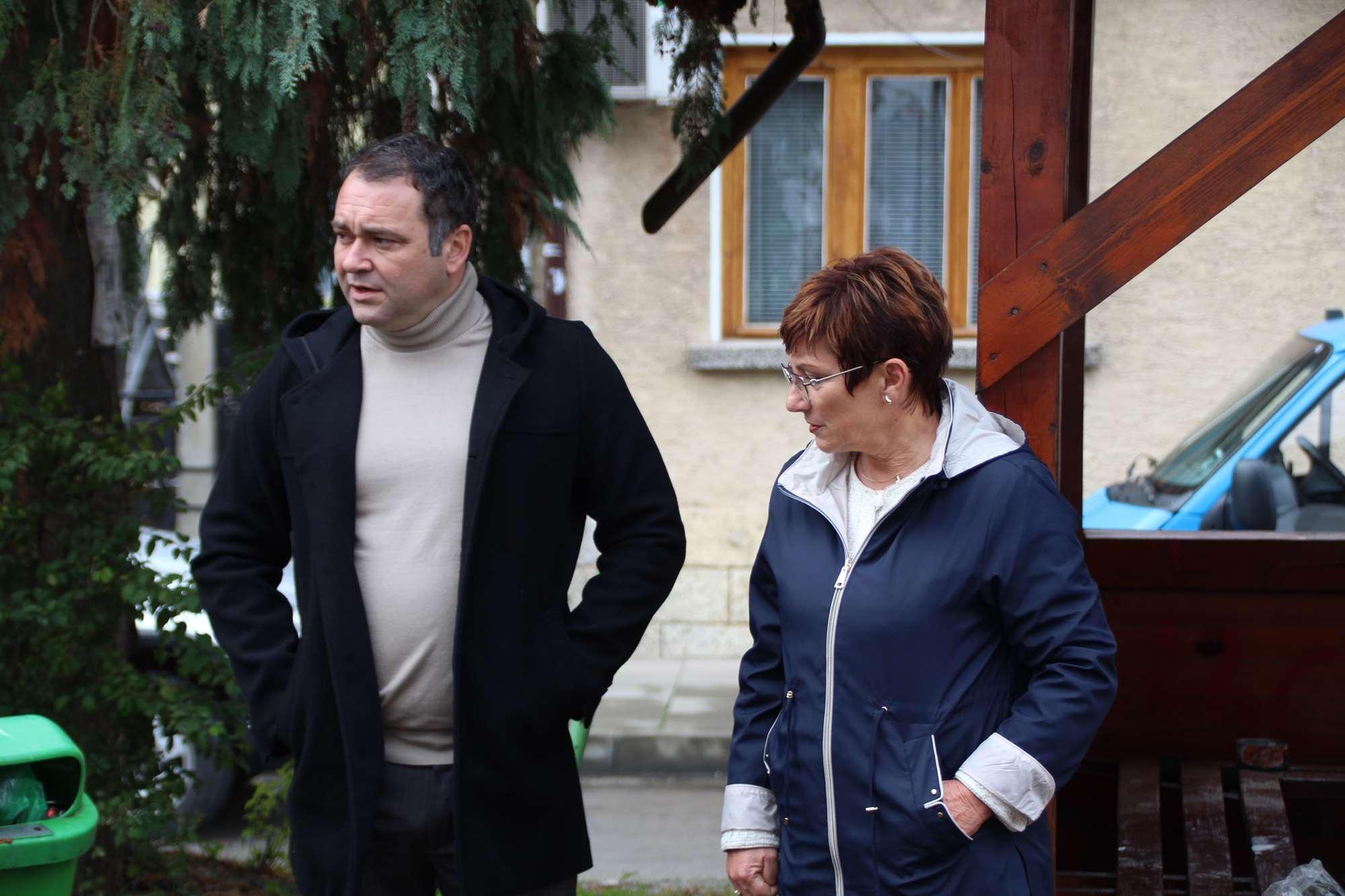 Д-р Мадлена Бояджиева инспектира ремонт на водопроводната мрежа в Тетевен