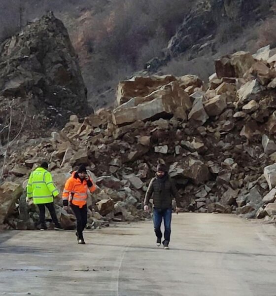 затворен път заради свлачище