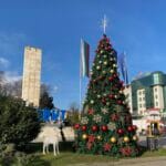 запалване на коледните светлини луковит и червен бряг