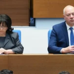 шести вот на недоверие