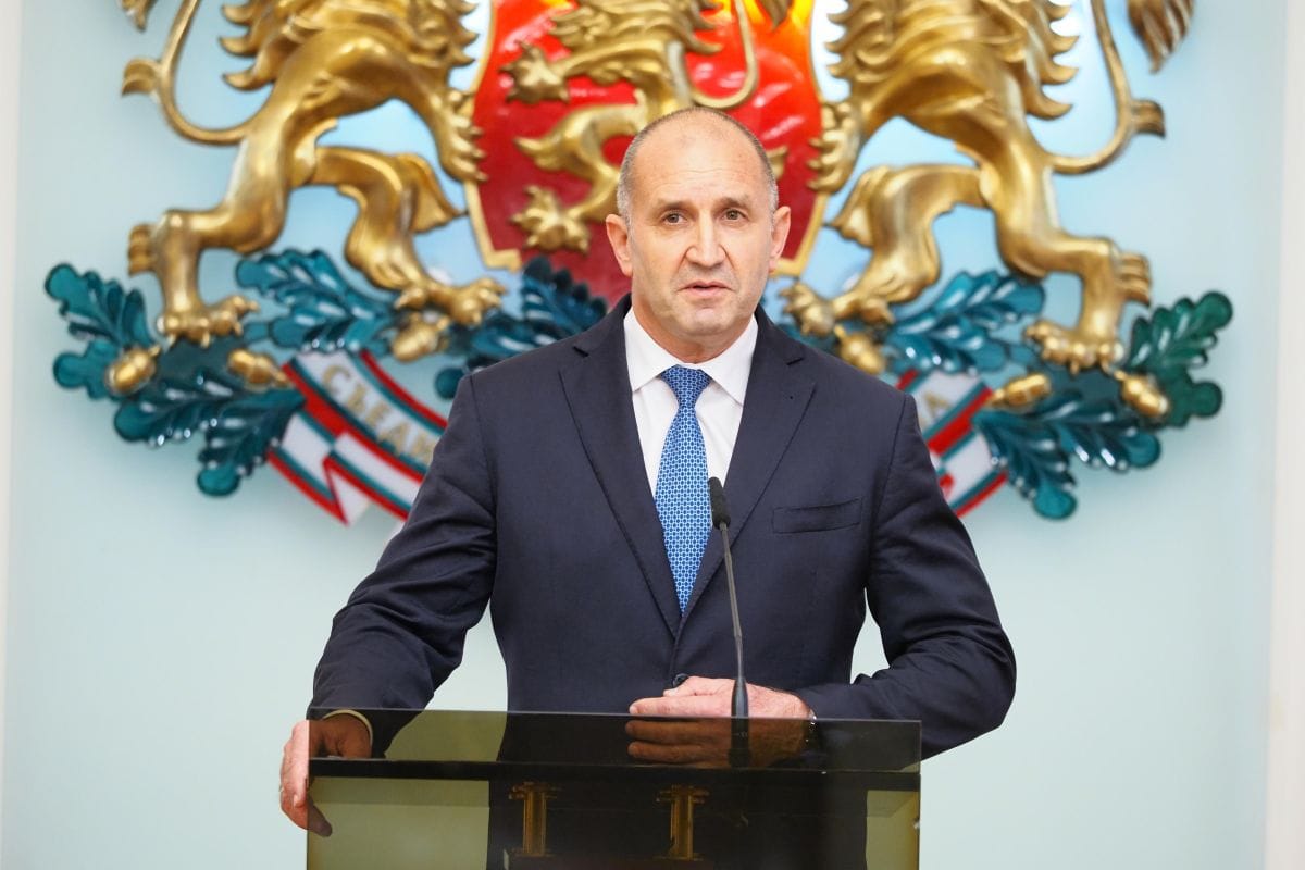 Румен Радев избира служебен премиер