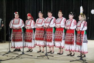 Коледен концерт на съставите и школите по изкуства при НЧ „Съгласие 1869“ зарадва жителите и гостите на Тетевен с богата празнична програма.