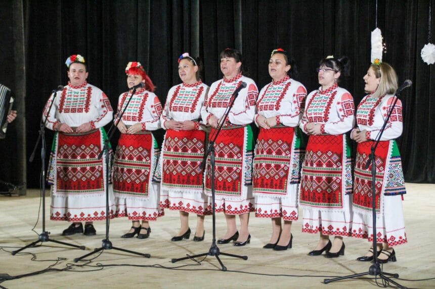 Коледен концерт на съставите и школите по изкуства при НЧ „Съгласие 1869“ зарадва жителите и гостите на Тетевен с богата празнична програма.