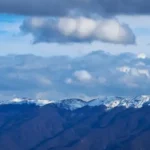 Прогноза за България за 26 януари 2026 г. – облачно време, валежи от дъжд, силен вятър и условия за поледици в някои райони.