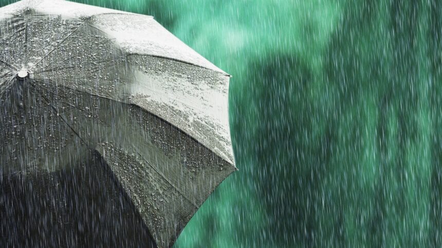 Облачно време с валежи от дъжд и сняг и предстоящо застудяване в България