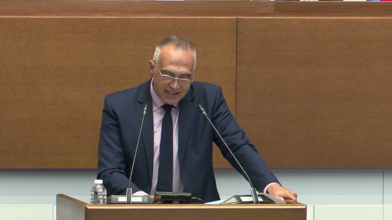 Радев не свали охраната на Пеевски, но му взе легендарния кабинет