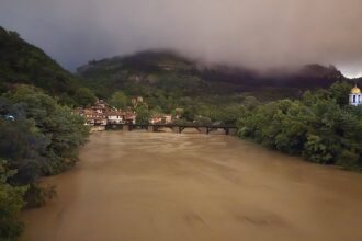 Бедствено положение във Велико Търново заради покачването на река Янтра