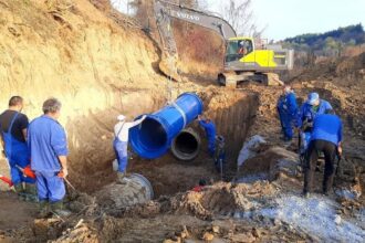 Оглед на засегнати съоръжения по довеждащия водопровод към Велико Търново след пролетните наводнения.