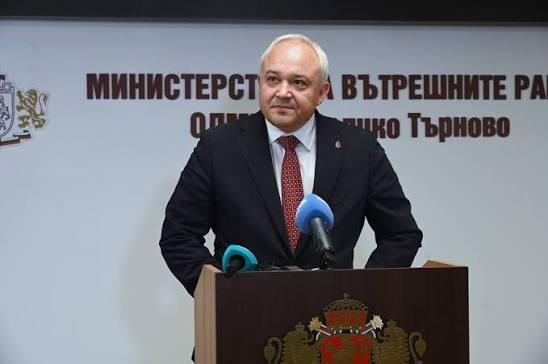 Проверки на складовете за боеприпаси след взривовете край Горни Върпища