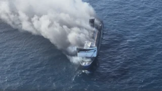 Спасителна операция в Черно море след атака с морски и въздушни дронове срещу два търговски кораба източно от Бяла.