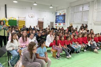 Ученици в Луковит участват в шахматен празник с шампиона Даян Нинов и демонстрация на шахматен робот в НУ „Инж. Вълков“.