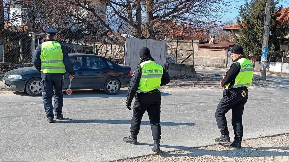 Специализирана полицейска акция в Плевенско срещу изборни нарушения и престъпност с участието на 195 служители