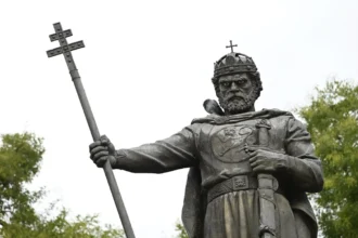 България посреща на 3 октомври 2026 г. тленните останки на цар Самуил с държавна церемония в София.